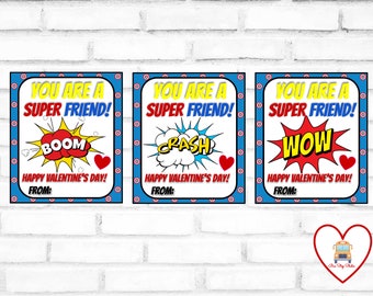 Könnte beinhalten: Drei blaue und rote Valentinstagskarten im Superhelden-Design mit dem Text "You are a Super Friend!" und einer Sprechblase im Comic-Stil mit den Worten "Boom", "Crash" und "Wow".