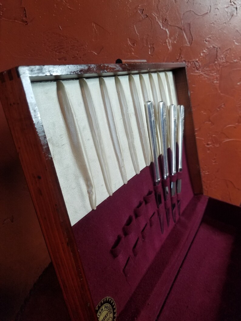 Vintage 1940s tarnishproof Chest Silverware/flatware Case With Rich