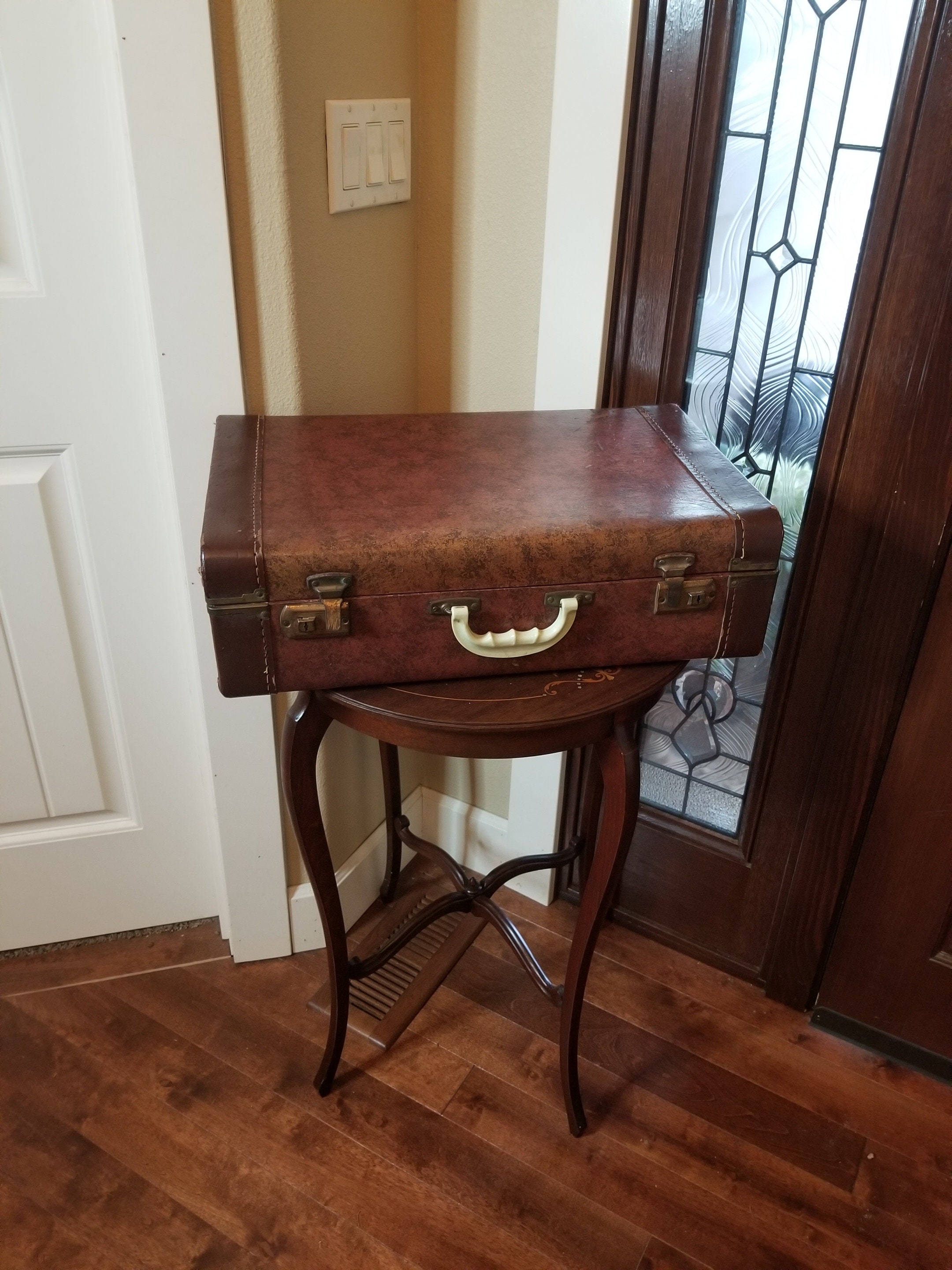 Snappy, Late Forties Suitcase In Great Condition, with Early, Molded Plastic Handle