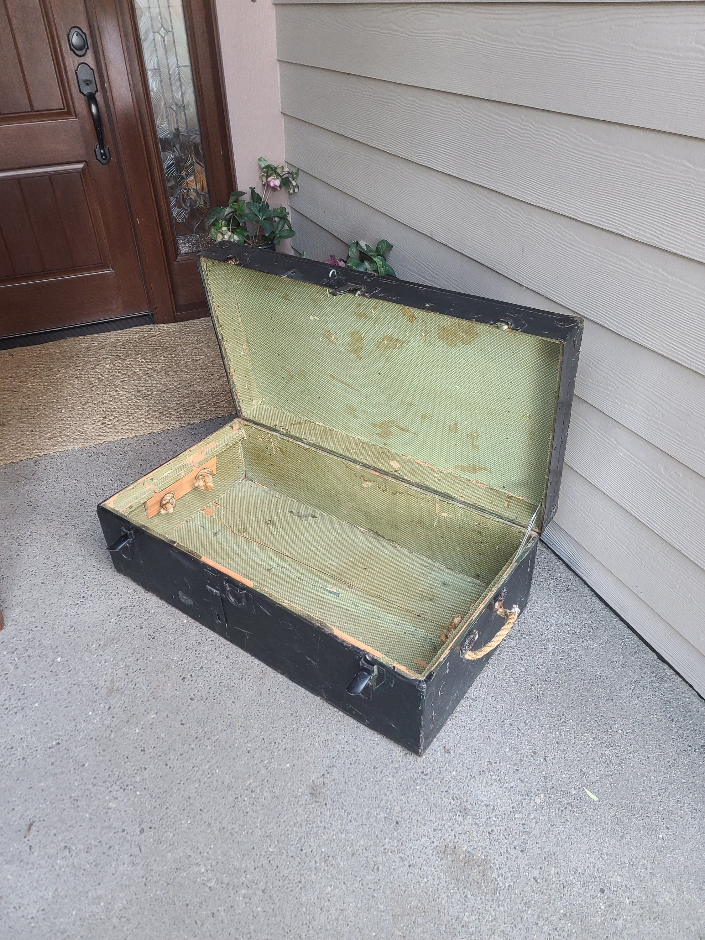 innovator Vintage trunk 約29L Large, Beautiful Black, Low Profile, Flat Top Steamer Trunk
