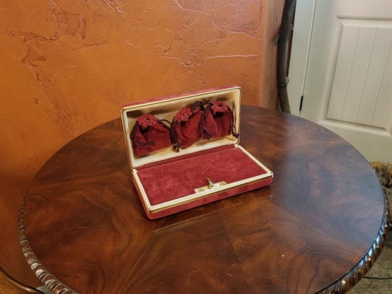 Red Velvet and Brass Vintage Jewelry Box - 1960s - image 2