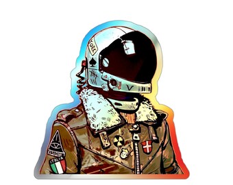 Può includere: Un'illustrazione colorata di una persona che indossa un casco con la scritta "YORK". La persona indossa una giacca di pelle marrone con toppe e un colletto di pelliccia. Lo sfondo è un gradiente di blu, verde, giallo e arancione.