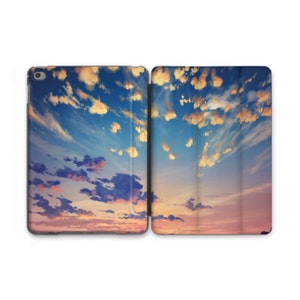 Uroczy futerał na iPada z dziewczyną z anime Niebieskie niebo Chmury Natura Projekt iPad 11 12,9 M2 2022 iPad 10,9 iPad Flip Etui na iPada 10 5 iPad Air 5