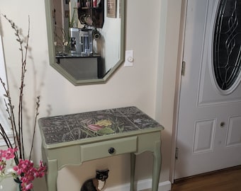 Nice little jewelry vanity.