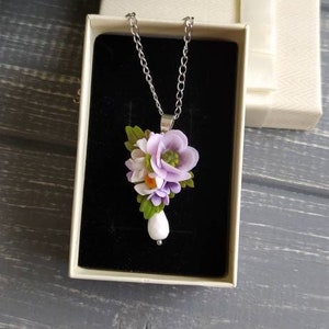 Pretty floral necklace, Pink poppy jewelry, Polymer clay jewelry, Daisy jewelry, Poppy jewelry, Flower pendant, Delicate jewelry