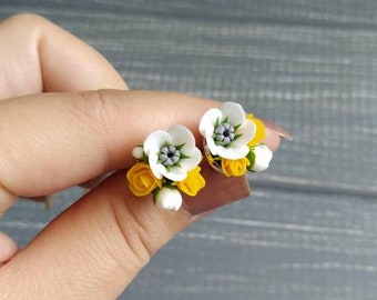 Flower earrings, White and yellow studs, Floral jewelry, Yellow jewelry, Gift for her, Miniature earrings, Ceramic earrings