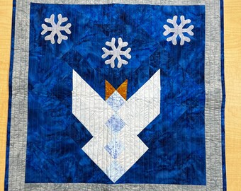 Angel Quilted Wall Hanging / Table Topper / Mini Quilt / Wall Quilt