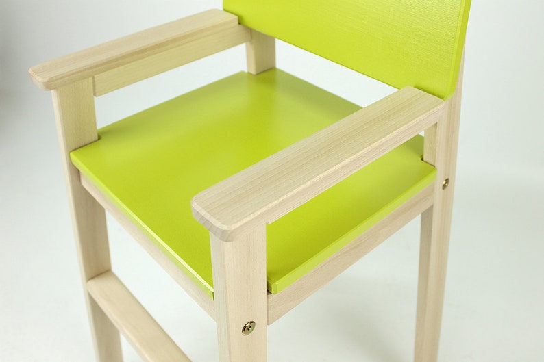 Chaise très haute Dominik pour comptoir de cuisine. Pour enfants de 2 à 7 ans. Bois clair et couleurs Limonkowy