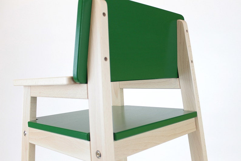 Chaise très haute Dominik pour comptoir de cuisine. Pour enfants de 2 à 7 ans. Bois clair et couleurs Vert