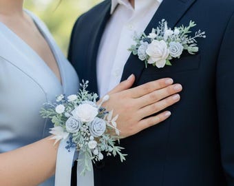 Set di fiori all'occhiello da sposa blu polvere: stile invernale romantico