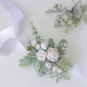 Weisse Blumen Handgelenk Anstecknadel: Rustikales Hochzeitsarmband