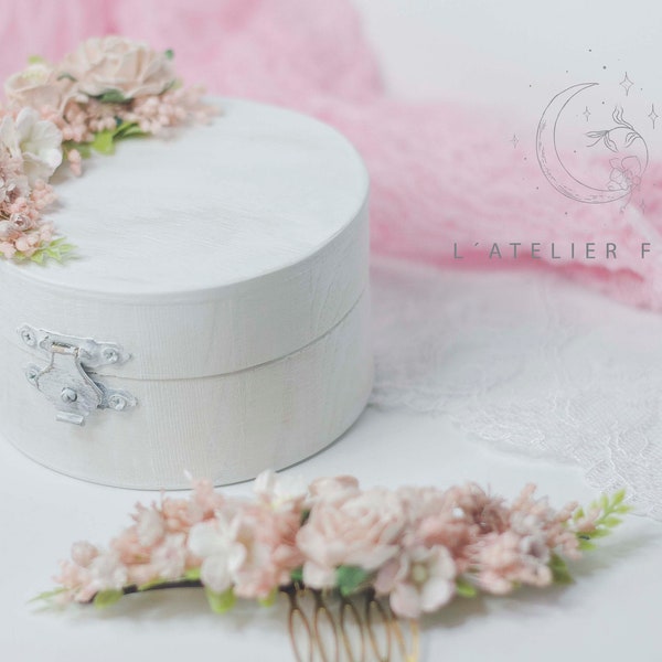 White wedding rings box with flowers in pink tones.