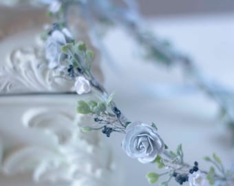 Elegante stoffige blauwe bloemkroon, handgemaakte hoofdband voor bruiloften, proms en fotoshoots, bruidsbloemkroon, bruidsmeisjebloemkroon
