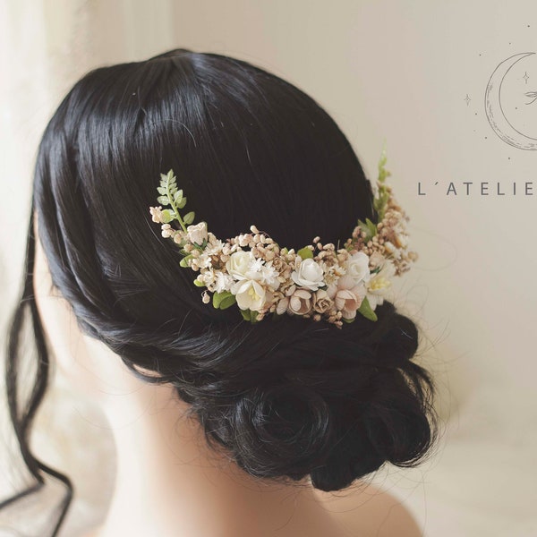 Pinned bride with flowers in neutral tones