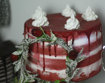 Mini Himbeerkranz Cake Topper: Gefrostete Weihnachtstortendekoration