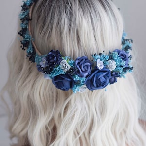 Corona de flores azul marino artesanal para novia y damas de honor, diseño artesanal con flores de papel, secas y conservadas, perfecta para comunión