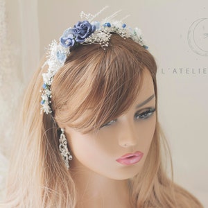 Media corona romántica de flores azules, elegante para novia con soporte para anillo de boda y ramillete a juego para el novio