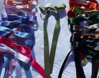 Olivgrün langer Schwanz Satin-Haarband | 16 Farben erhältlich | Haarschleife, Schleife im Haar, Clip, Schleife im Haar, Schleife im Haar, Damen-Haarschleifen
