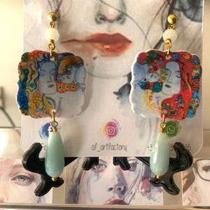 Orecchini Klimt "Maternità" in carta, perla e goccia in agata – Gioielli artistici artigianali