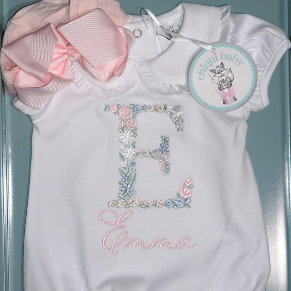 Baby-Mädchen-Coming-Home-Outfit, Blumenstickerei-Blase, hellrosa Schleife/Stirnband, monogrammierter Strampler, Pima-Baumwolle, personalisiert, Kleinkindgröße