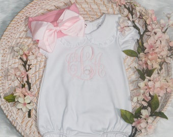 Gestickte personalisierte Baby-Mädchen-Blase, Kleinkind-Outfit, hellrosa Schleife/Stirnband, monogrammierter Strampler, Pima-Baumwolle