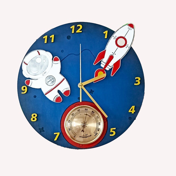 Horloge murale pour chambre d'enfant de l'espace extra-atmosphérique : design fusée et astronaute + fonctions baromètre, hygromètre ou thermomètre, mouvement silencieux inspiré de la météo.