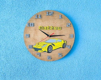 Reloj infantil con nombre personalizado y coche de carreras, reloj de pared para niños, decoración de dormitorio con coche, reloj infantil personalizado con temática de coche, reloj de pared de madera.