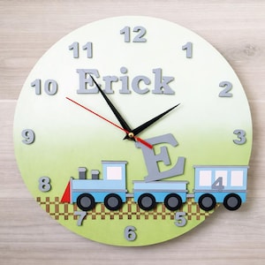 Reloj de pared de tren personalizado para niños. Personalizable con nombre. Gran regalo para los amantes de los trenes. Decoración única hecha a mano para habitación infantil.