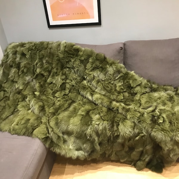 Couverture/jeté en fourrure vert forêt pour votre chambre ou votre salon avec doublure en satin