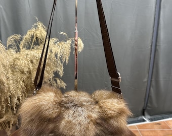 Luxurious adjustable-Strap Crossbody Bag in Crystal fox fur with Removable Hardware