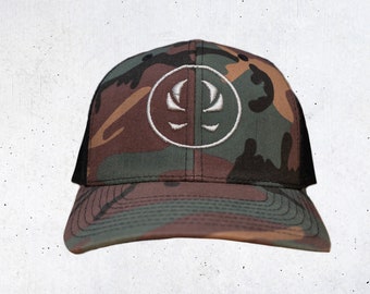 Logo Snapback, camo deer hunting hat, old school deer hunting hat, bow hunter, archery hunting, deer embroidery hat, deer hat with rope