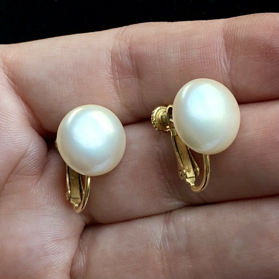 Classic White Coin Pearl Earrings Gold Tone Adjus… - image 2