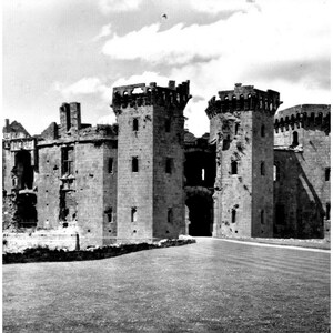 Cartão postal RPPC Raglan Castle Reino Unido Monmouthshire c1940 Fotografia real dividida de volta
