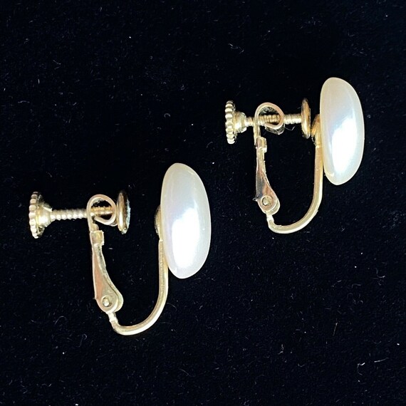 Classic White Coin Pearl Earrings Gold Tone Adjus… - image 4