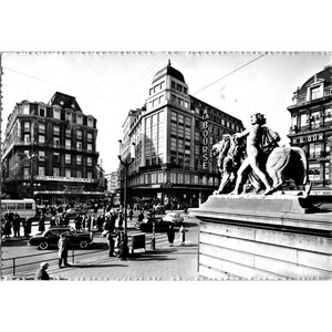 ok. 1960 Bruksela Exchange Place RPPC Pocztówka Prawdziwe zdjęcie Belgia Samochody Ludzie Znaczki pocztowe