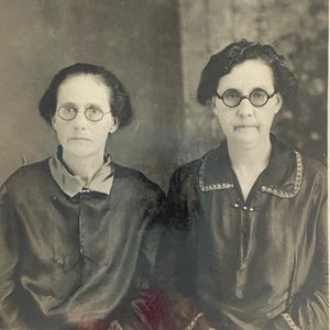 Carte postale RPPC des années 1920, gothique américain stoïque, OK, argent gel azoté, dos divisé