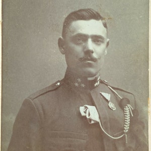 c1914 Austro-ungarischer Schnurrbart Mann Militäroffizier in Uniform CDV Fotografie