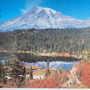 1955 Mount Rainier et Reflection Lake WA Dexter Press Carte postale géante 6x9in