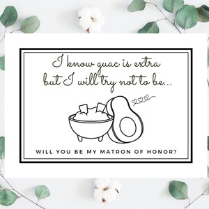 Puede incluir: Una ilustración en blanco y negro de un tazón de guacamole y un aguacate con el texto "Sé que el guacamole es extra, pero intentaré no serlo..." y "¿Quieres ser mi dama de honor?"