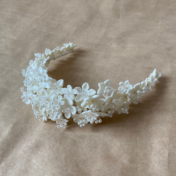 Bride Crown, Bridal headpiece, Wedding headpiece, Bridal crown, Porcelain Flowers, Couronne porcelaine, Hair accessories, Porcelain crown