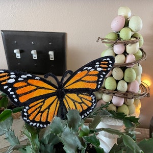Handmade Embroidered Monarch Butterfly Plant Decoration – Nature-Inspired Home Accent