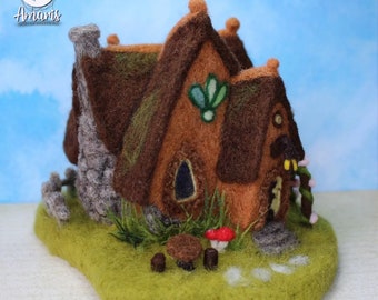 Needle Felted Witch's Cottage, Handmade Miniature, Display Toy, Gift, Collectible, Ornament, Sculpture, Accessory, Trinket