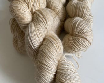 "Wheat field" color, superwash merino + nylon, hand-dyed wool