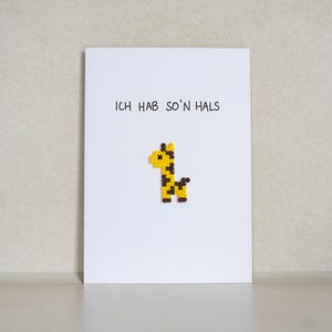 Postkarte *Giraffe* mit Motiv aus Bügelperlen