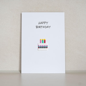 Postkarte *Happy Birthday Kuchen* mit Motiv aus Bügelperlen