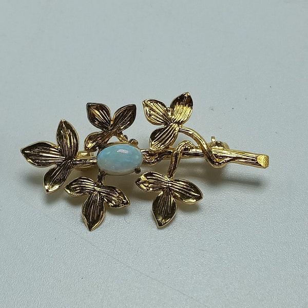 Vintage Small Sterling Silver with Gold Plating Wells Brooch Pin with a Natural Opal