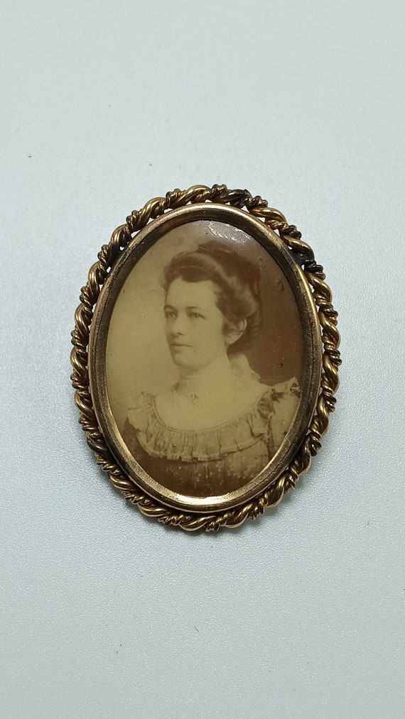 Victorian Mourning Brooch with Photo of Victorian… - image 1