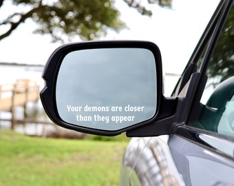 Vos démons sont plus proches qu’ils n’y paraissent Autocollant de voiture | Autocollant miroir de voiture | Décalcomanie de rétroviseur | Décalcomanie vinyle personnalisée