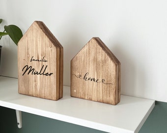 Einzugsgeschenk! Haus mit Namen, Holzhaus personalisiert, Holz personalisierte Deko Wand, Türschild Familie, Geburtstagsgeschenk, Hochzeit