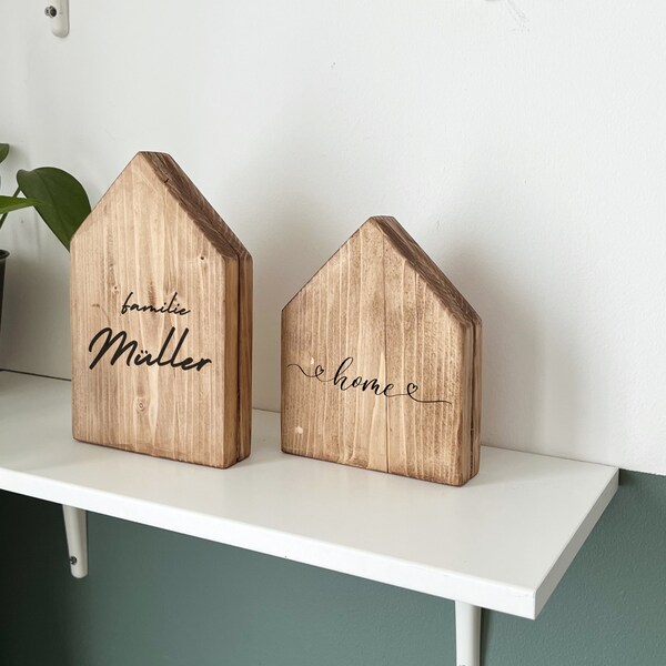 Einzugsgeschenk! Haus mit Namen, Holzhaus personalisiert, Holz personalisierte Deko Wand, Türschild Familie, Geburtstagsgeschenk, Hochzeit